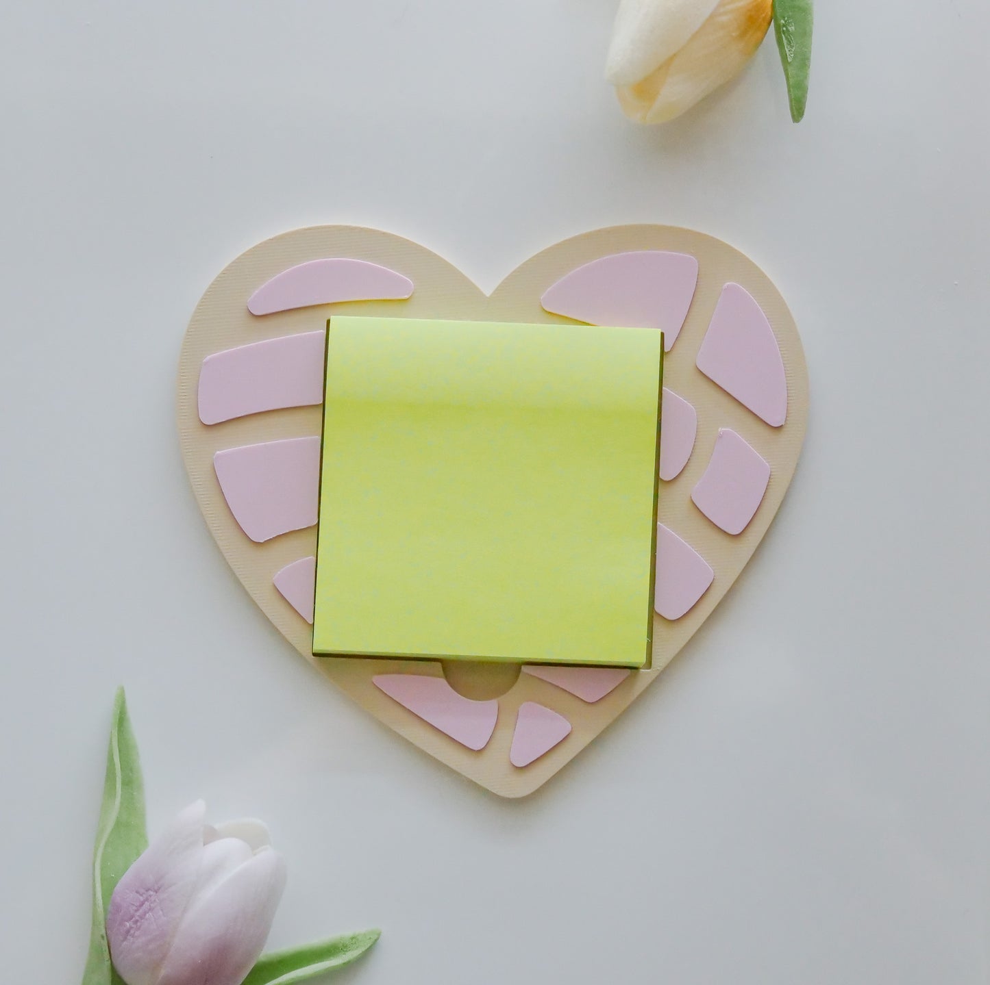 Concha Heart Desk Sticky Note Holder