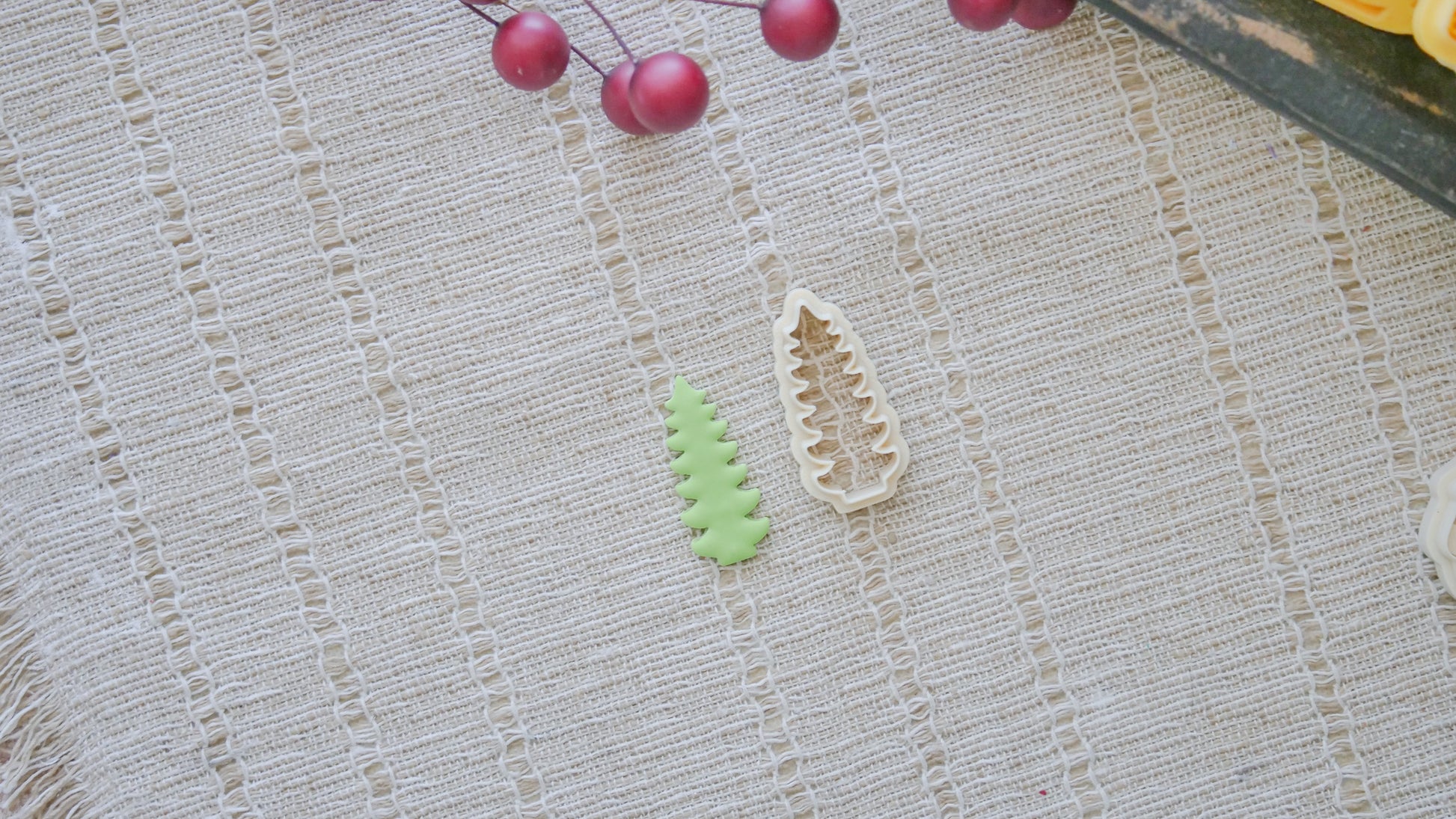 Retro Christmas Tree Polymer Clay Cutter image 0