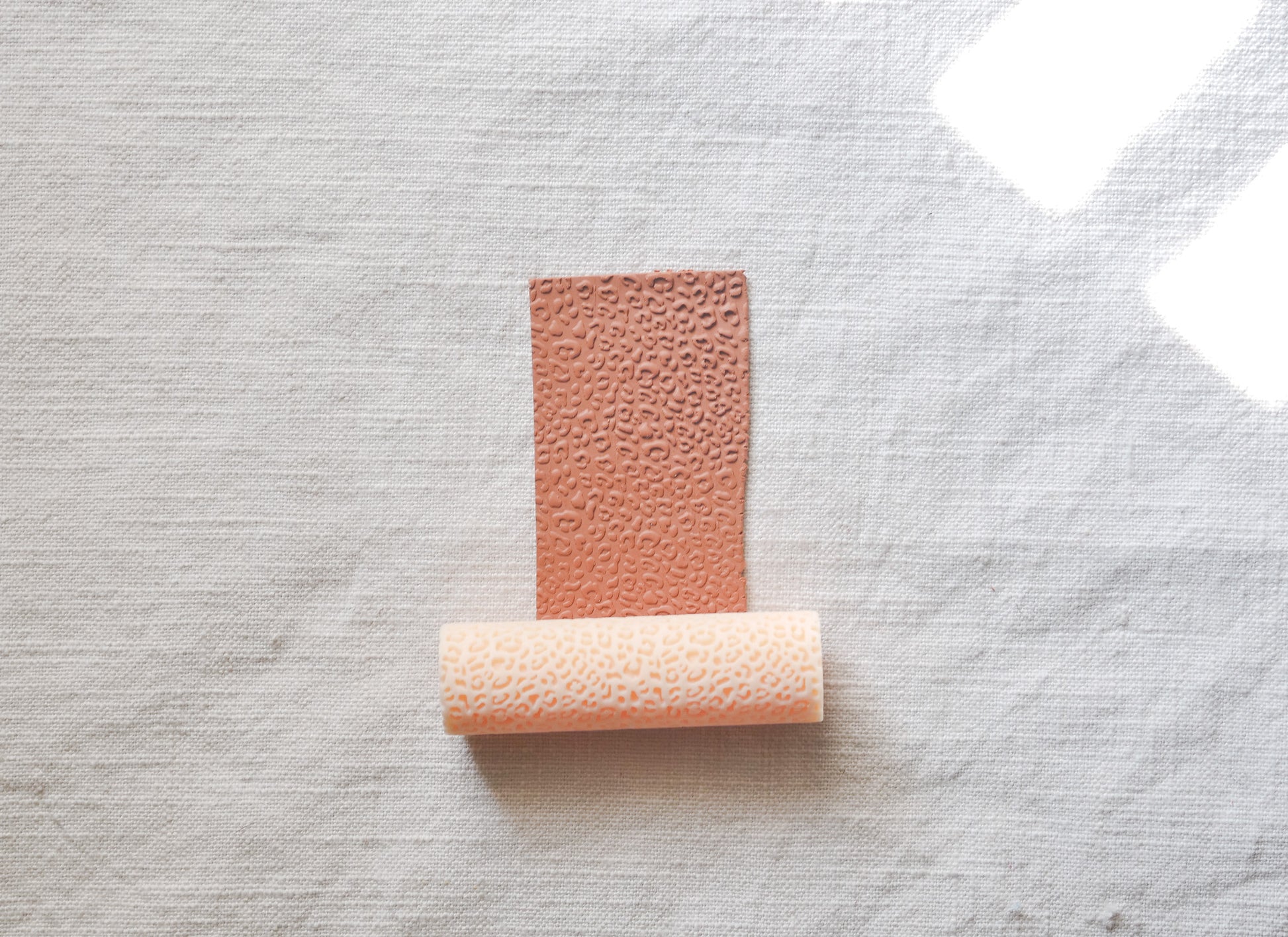 Cheetah Print Textured Roller image 0