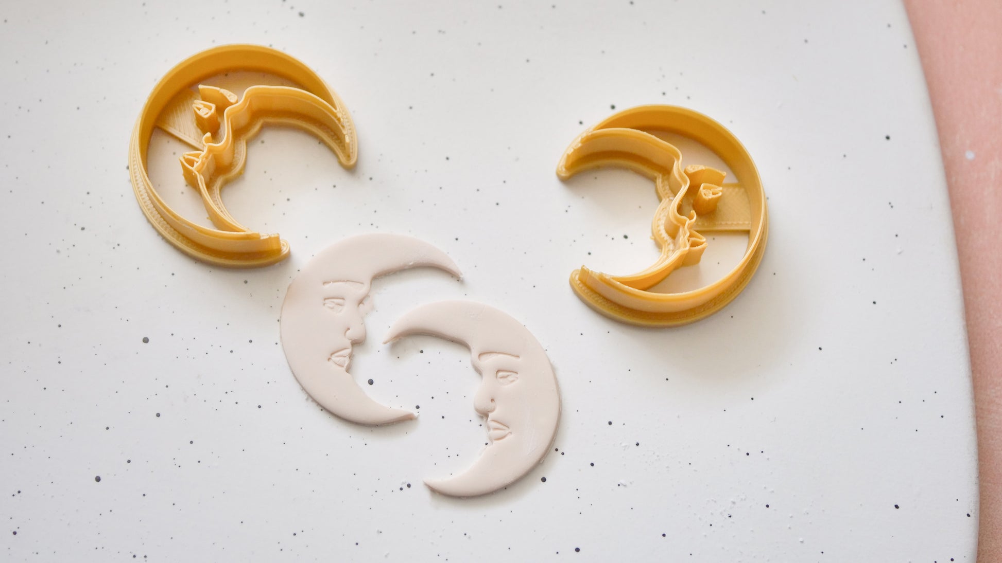 La Luna Embossed Cutter Set image 0